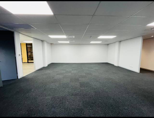 250M² OFFICE TO LET IN FOURWAYS